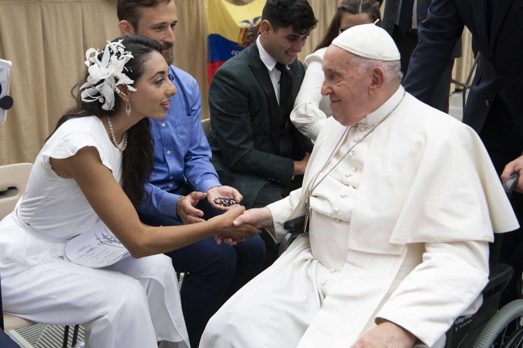 María y Charles con el Papa Francisco